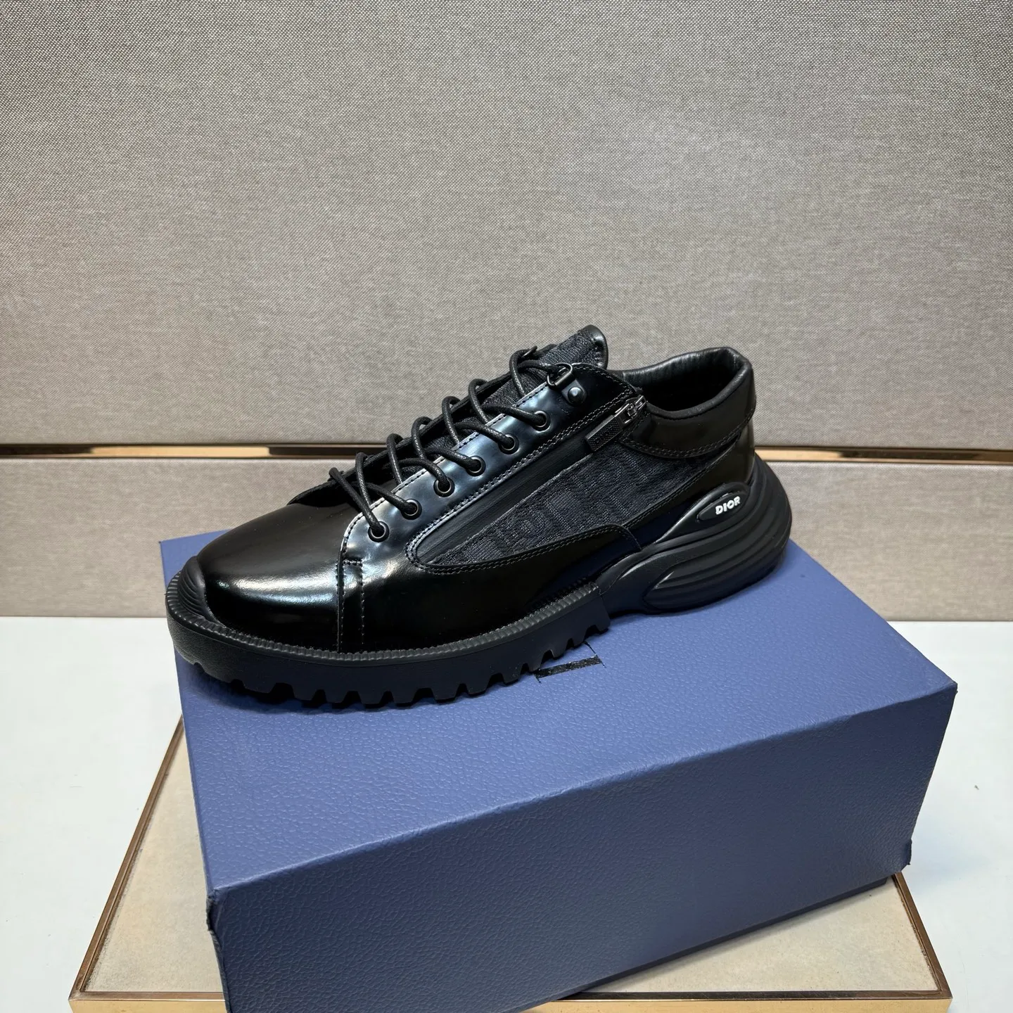 ⬛️Men's shoes 💰p560 [Dior~] Men's casual shoes 2025z cabinet sales simultaneously 🔶Size: 39-44 #️⃣ 🔷2 colors🔜The upper is made of multi-material splicing➕Genuine leather lining, comfortable and breathable, sole: original comfortable and wear-resistant outsole, ⚠️Real shot📱Photographed🎬The real thing is better📢📢📢